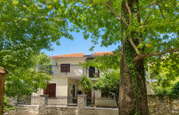 For sale used 2-bedroom residence with open-plan kitchen