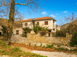 For sale used 2-bedroom residence with open-plan kitchen