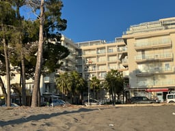 Seafront 1-Bed Apartment with Sea-View Balcony and Shared Pool Garden