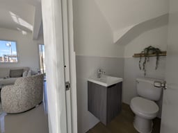 Modern 2-bedroom house with private garden and open kitchen