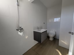 Modern 2-bedroom house with private garden and open kitchen