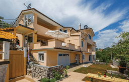 House with terrace with sea view, private pool and garden