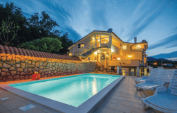 House with terrace with sea view, private pool and garden