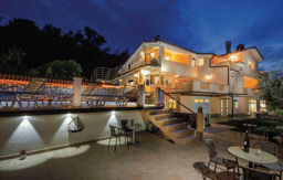 House with terrace with sea view, private pool and garden