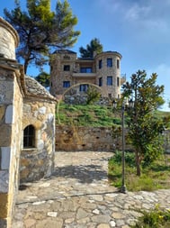 Detached house of 4 rooms 350 sq.m.