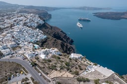 Land for sale in Thira